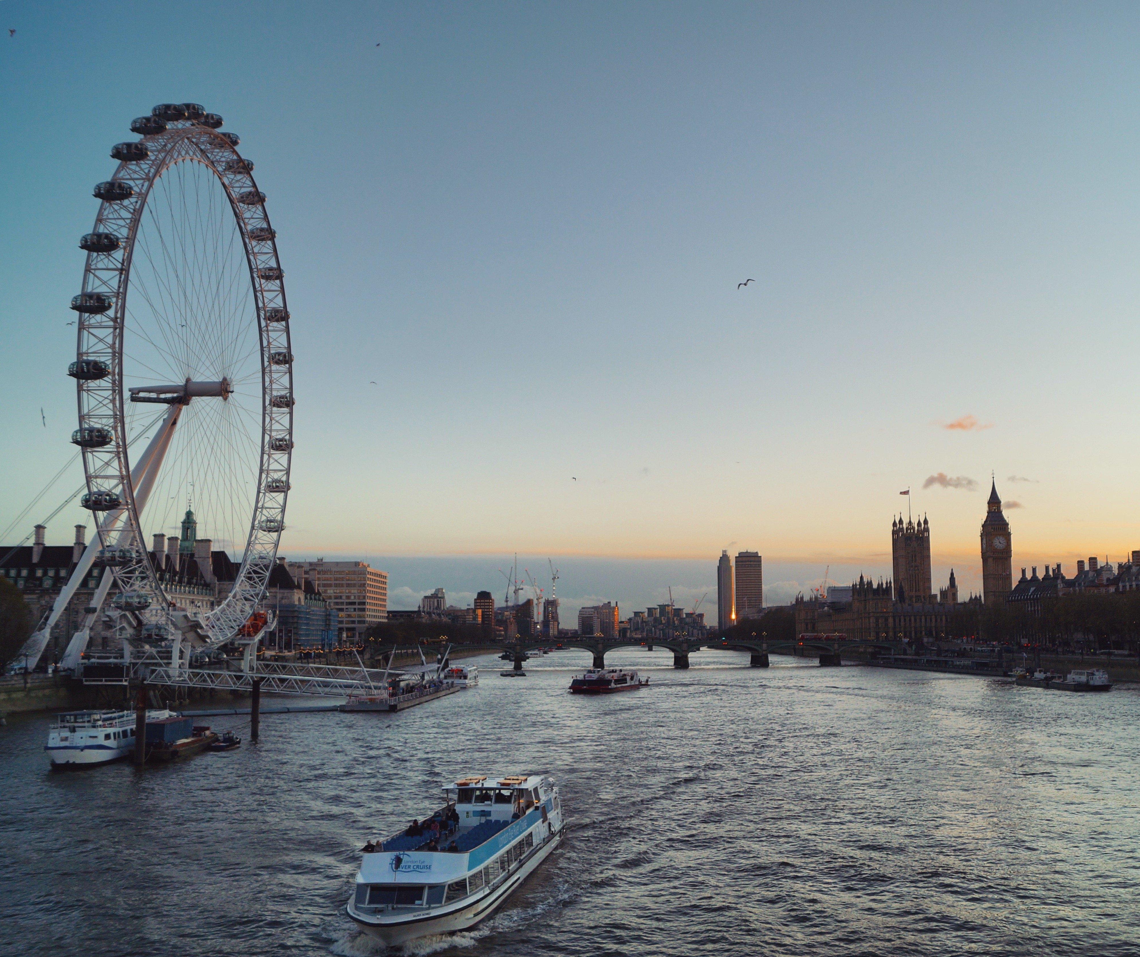 Holiday Inn Express Park Royal By Ihg London Ngoại thất bức ảnh