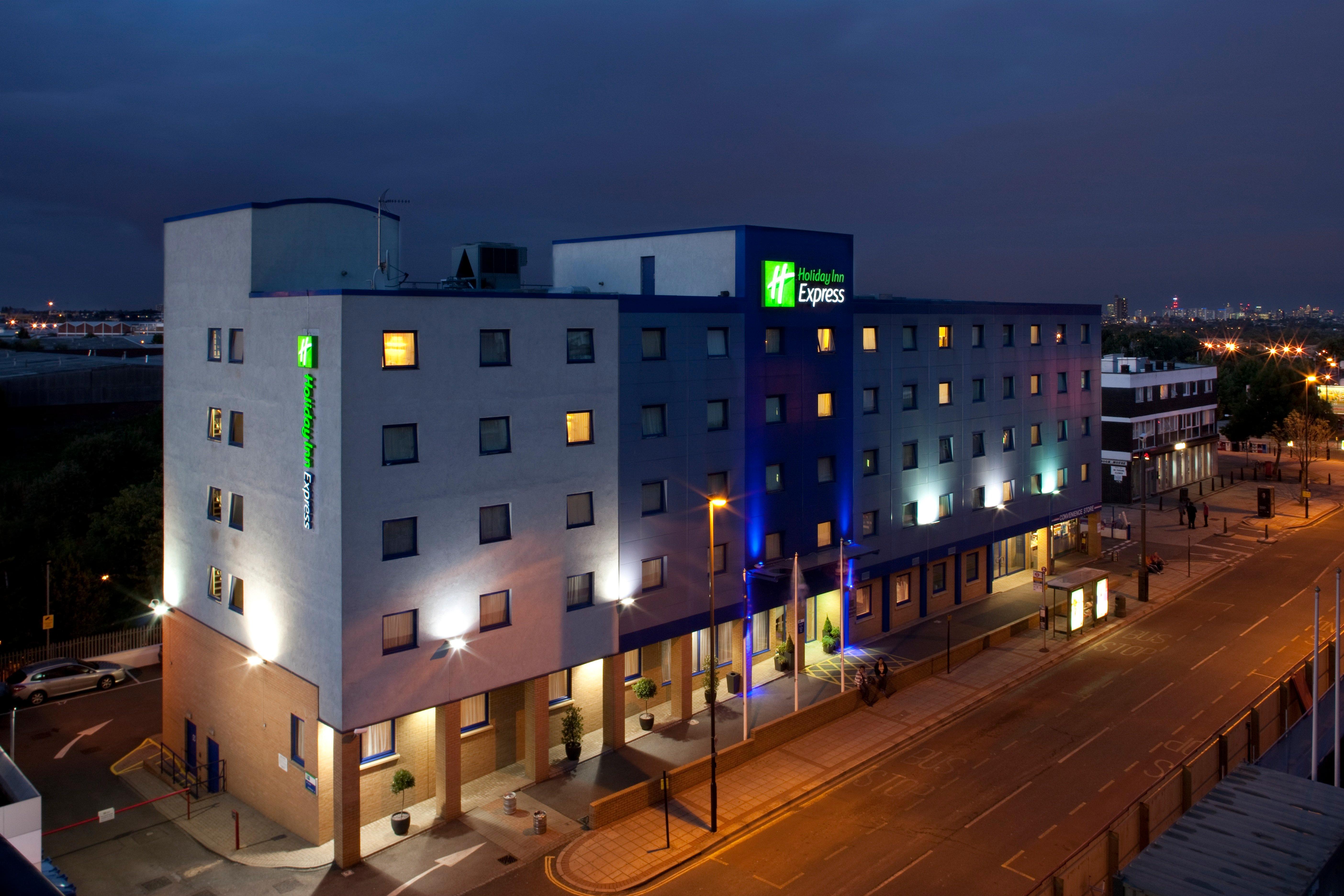 Holiday Inn Express Park Royal By Ihg London Ngoại thất bức ảnh
