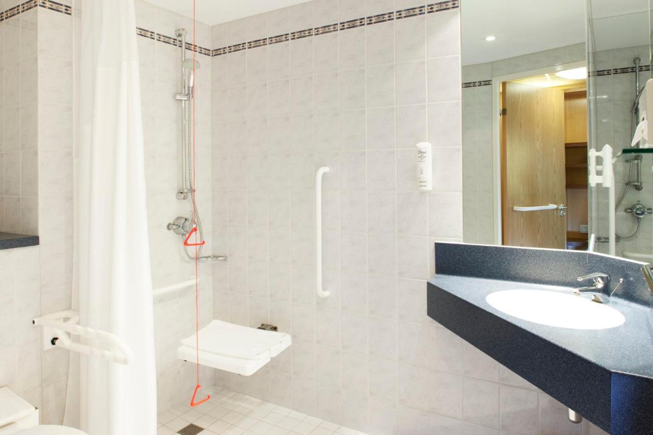 Holiday Inn Express Park Royal By Ihg London Ngoại thất bức ảnh