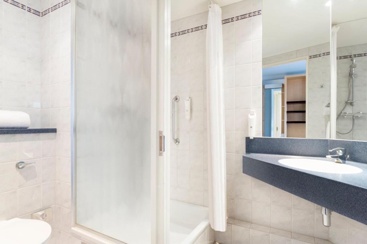 Holiday Inn Express Park Royal By Ihg London Ngoại thất bức ảnh